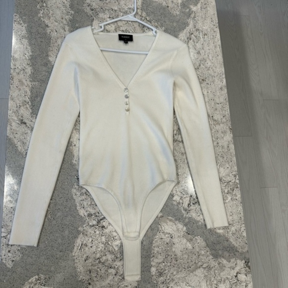 BARDOT RIBBED BUTTON UP BODYSUIT SIZE MEDIUM